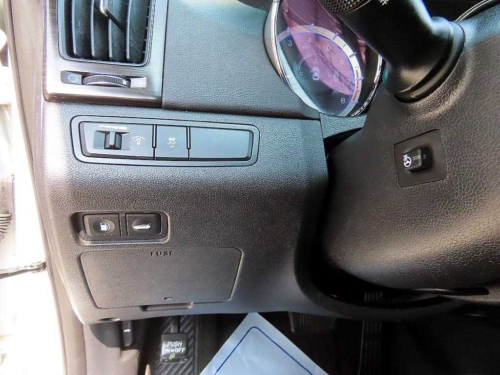 HYUNDAI Sonata - Vista 12