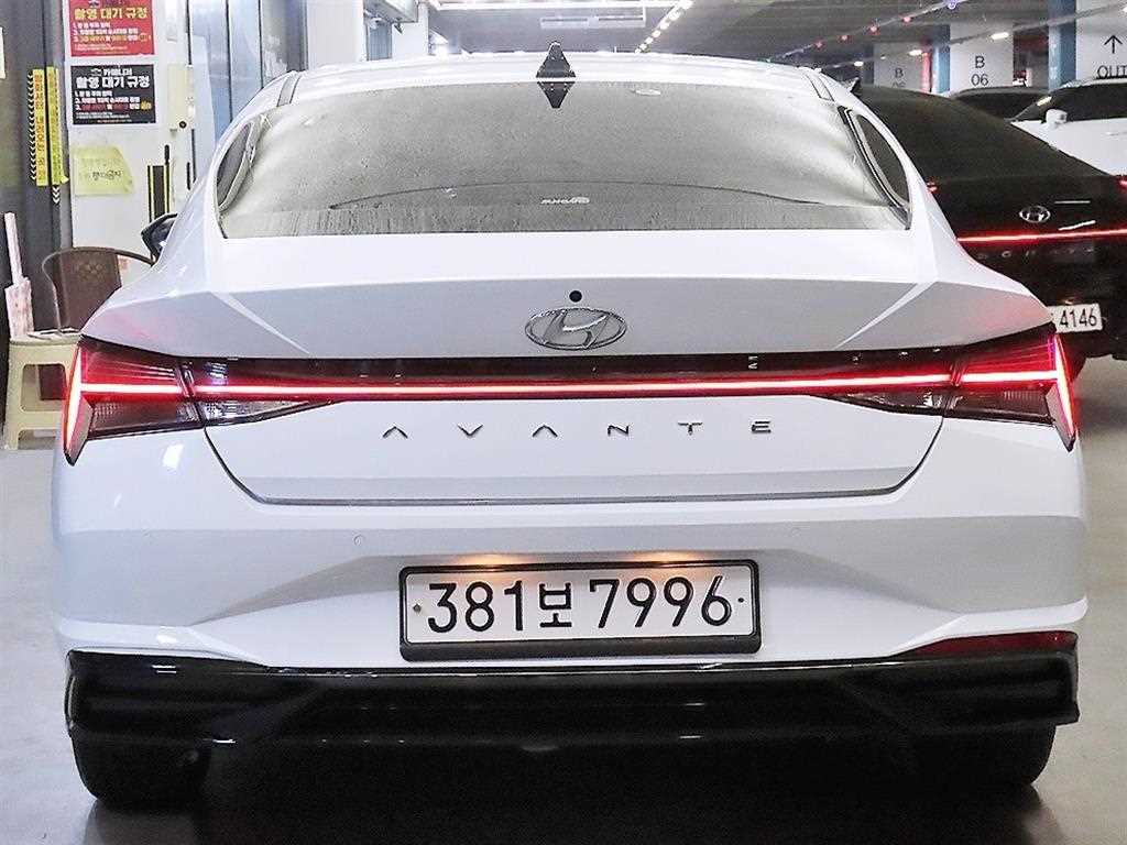 HYUNDAI Avante - Vista 5