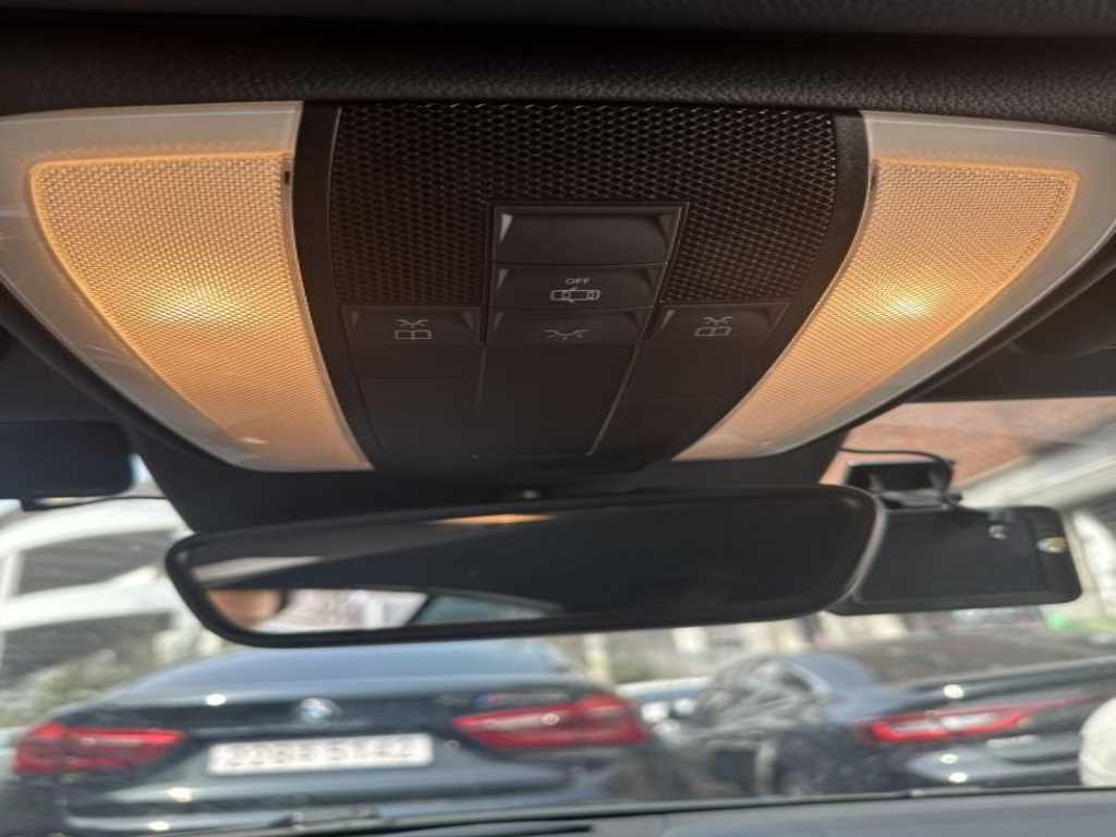 Mercedes Benz E class - Vista 12