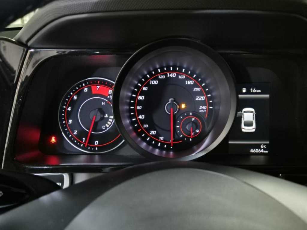 HYUNDAI Avante - Vista 10