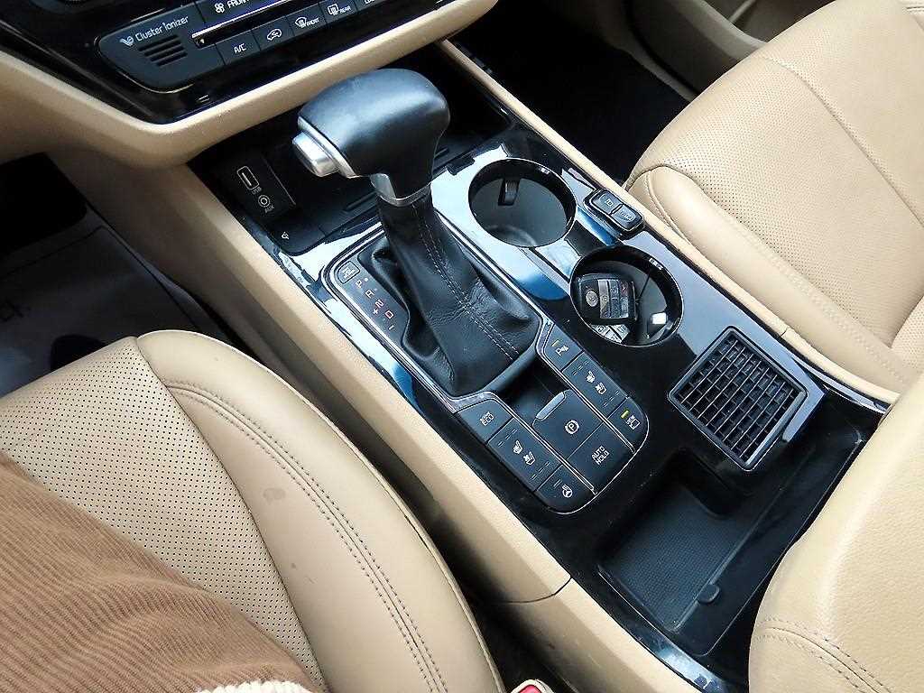 KIA Carnival - Vista 10