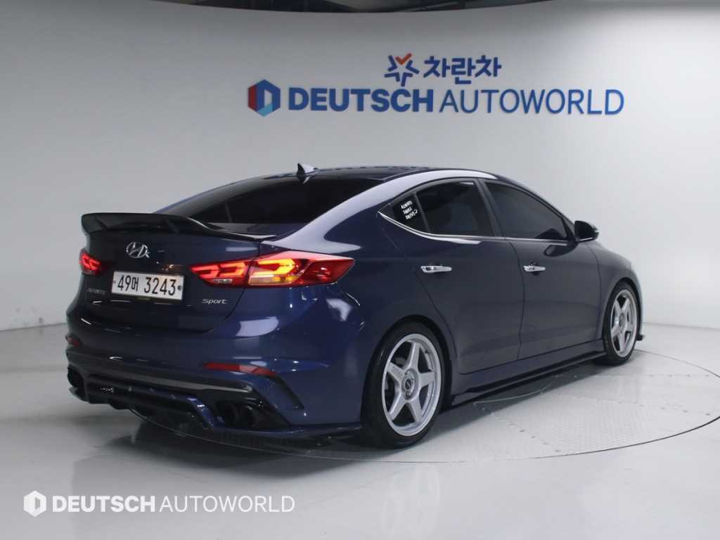 HYUNDAI Avante - Vista 2