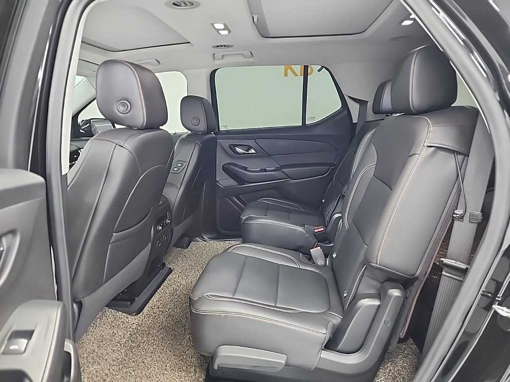 Chevrolet Travers - Vista 12