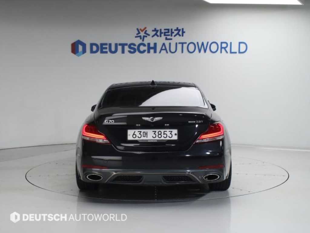 Genesis G70 - Vista 4