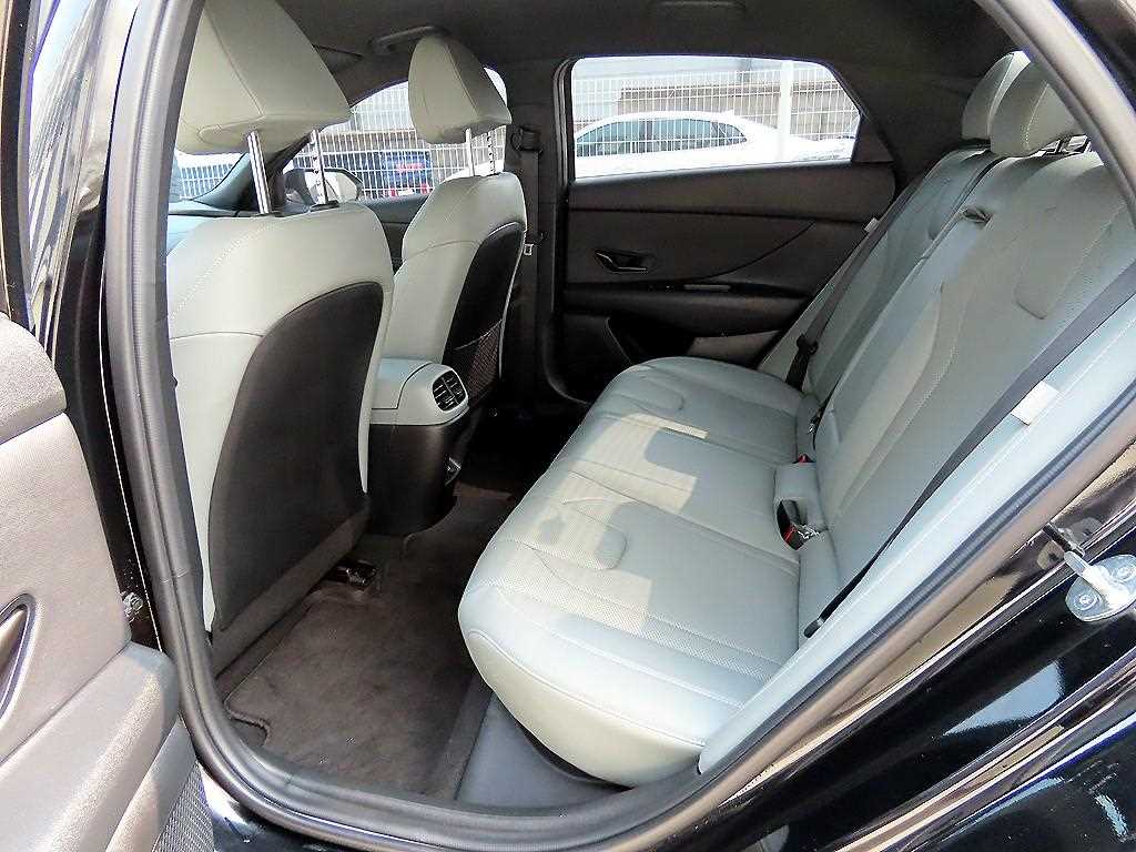 HYUNDAI Avante - Vista 6