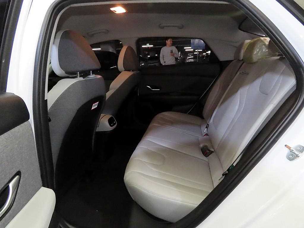 HYUNDAI Avante - Vista 7