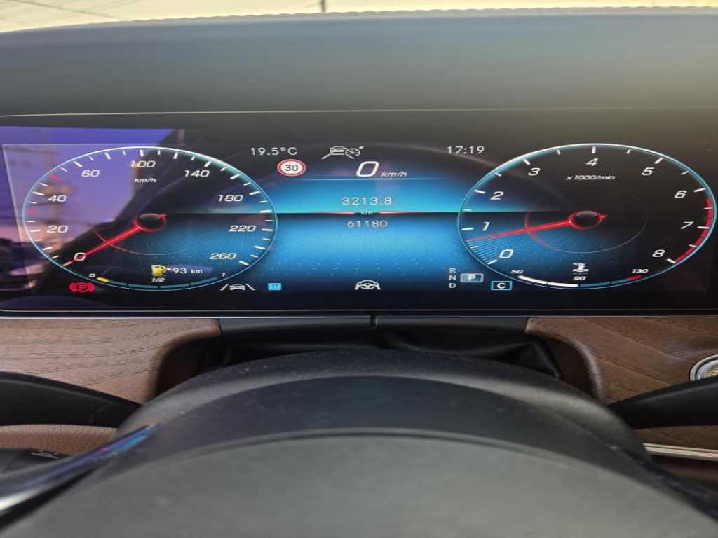 Mercedes Benz E class - Vista 8