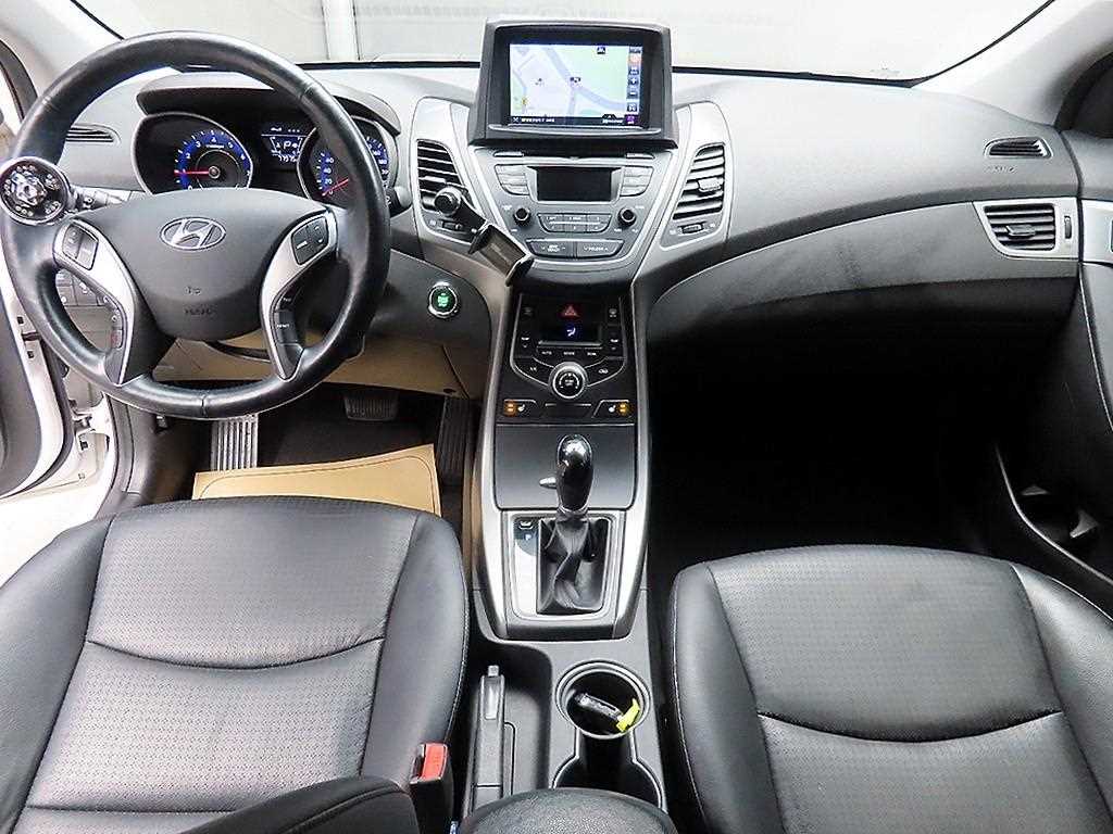 HYUNDAI Avante - Vista 7