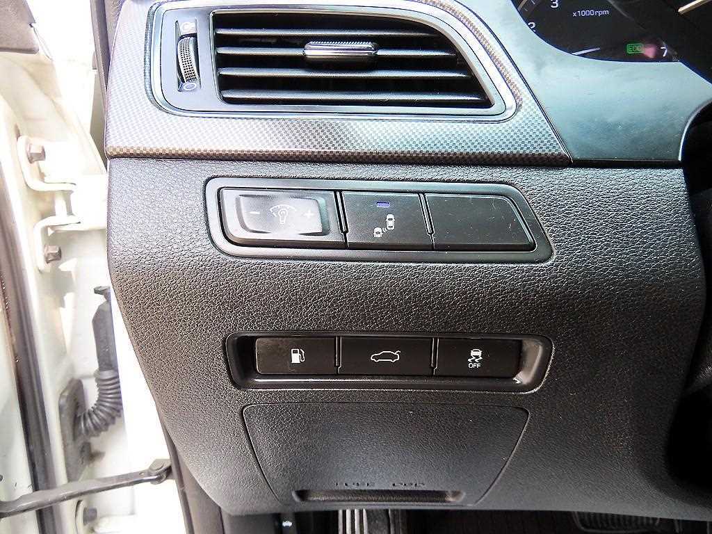 HYUNDAI Sonata - Vista 11