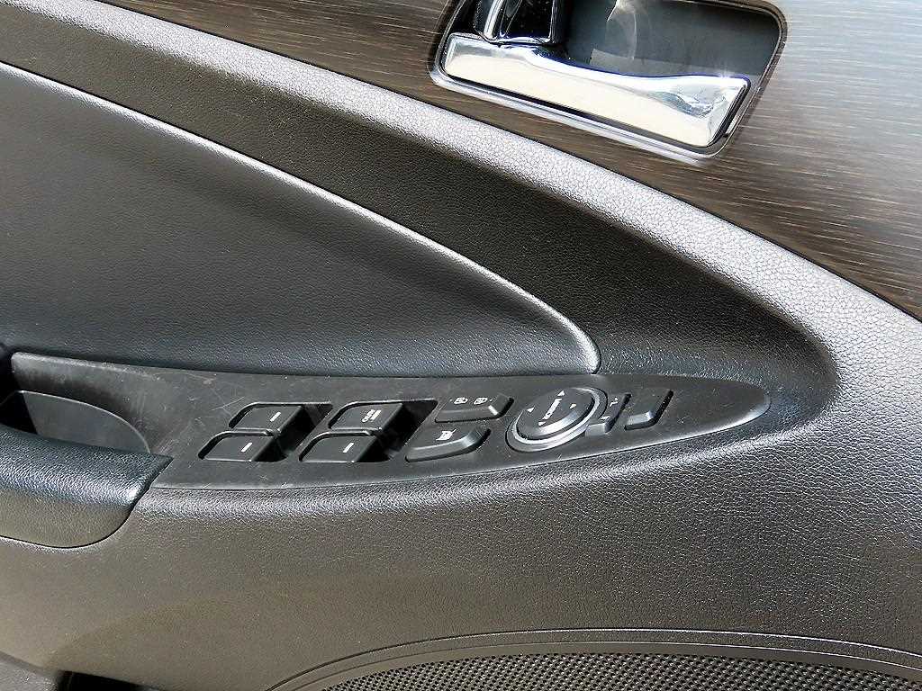 HYUNDAI Sonata - Vista 11