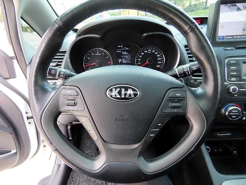 KIA K3 - Vista 8