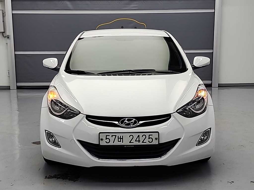 HYUNDAI Avante - Vista 2