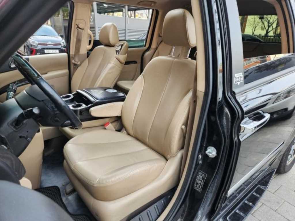 KIA Carnival - Vista 5