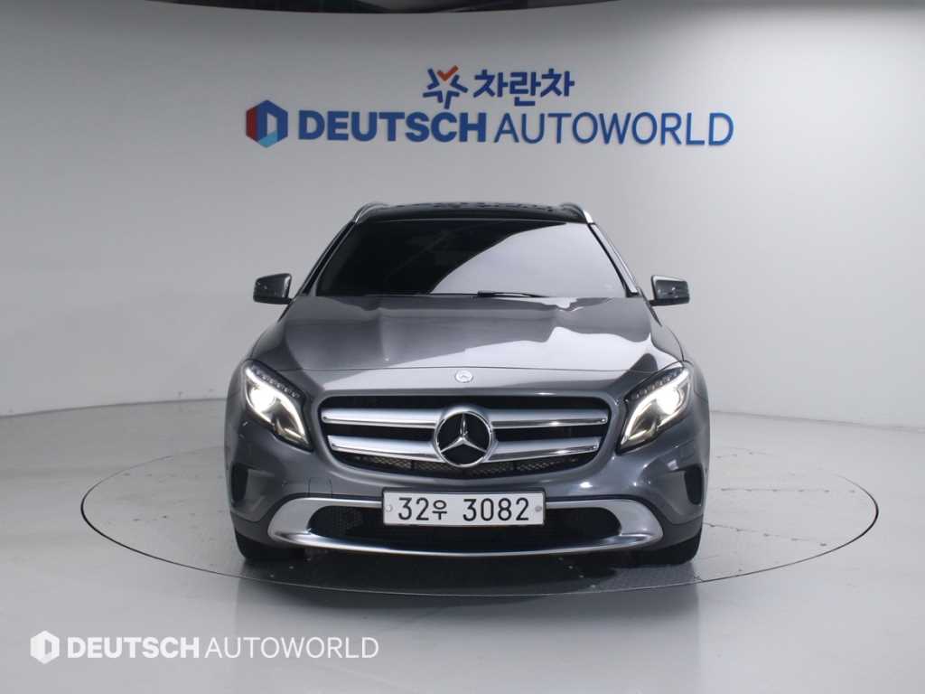 Mercedes Benz GLA Class - Vista 3