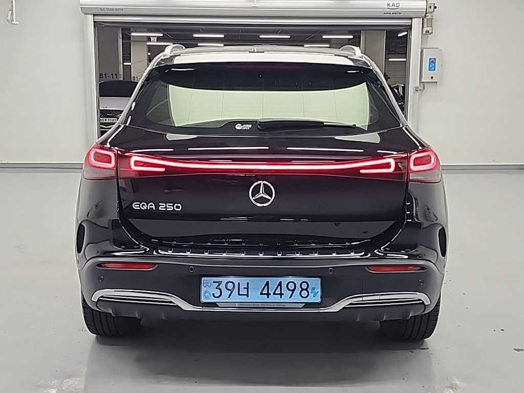Mercedes Benz EQA - Vista 4