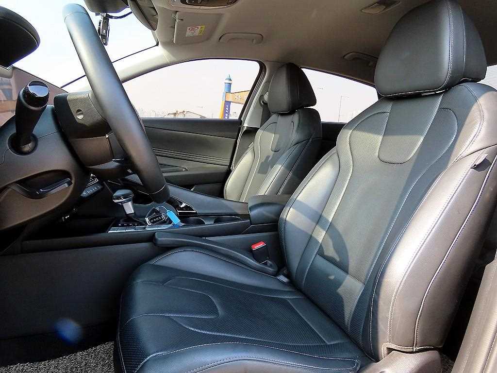 HYUNDAI Avante - Vista 5