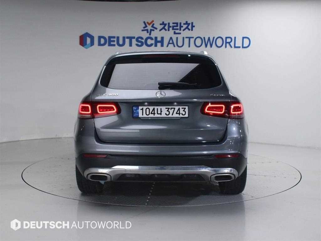 Mercedes Benz GLC Class - Vista 4