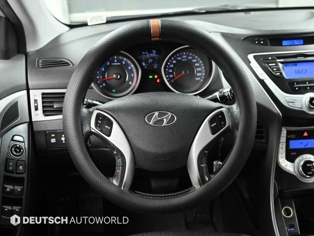 HYUNDAI Avante 2012 Plateado - Importación desde Corea - HF Imports Iquique - Foto 13