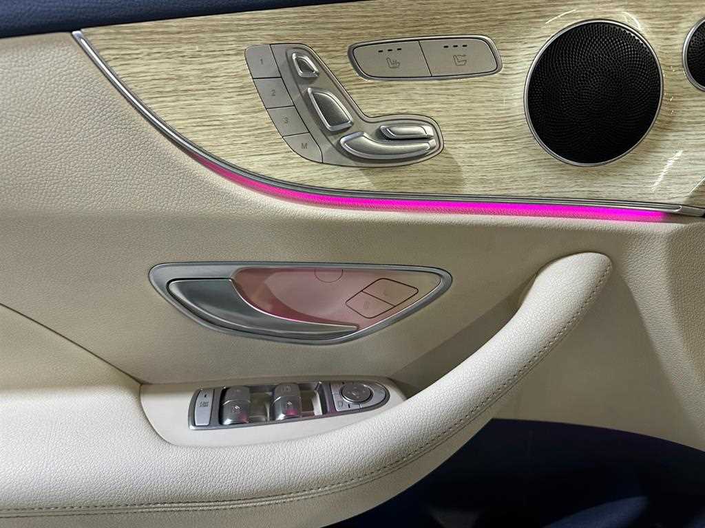 Mercedes Benz E class - Vista 8