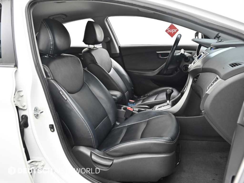 HYUNDAI Avante - Vista 10