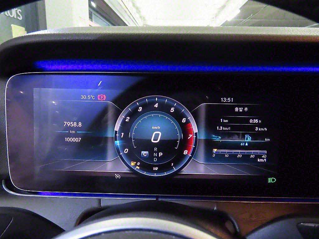 Mercedes Benz E class - Vista 9