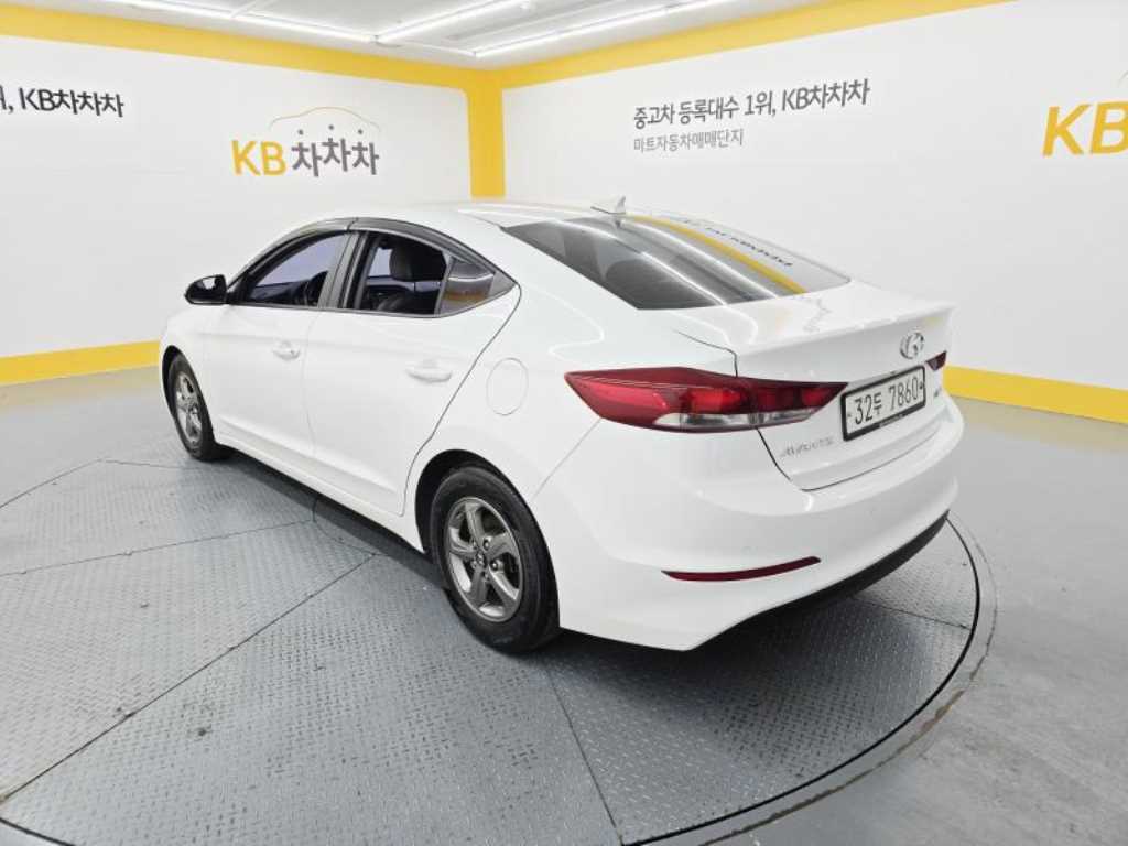 HYUNDAI Avante - Vista 6