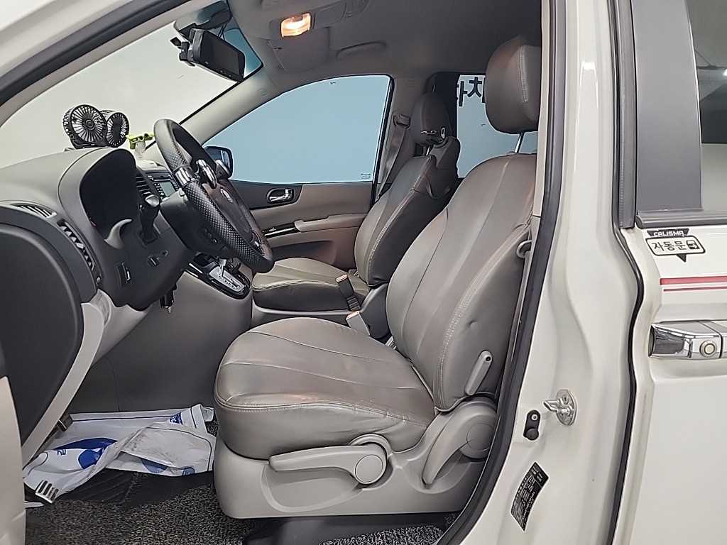 KIA Carnival - Vista 11