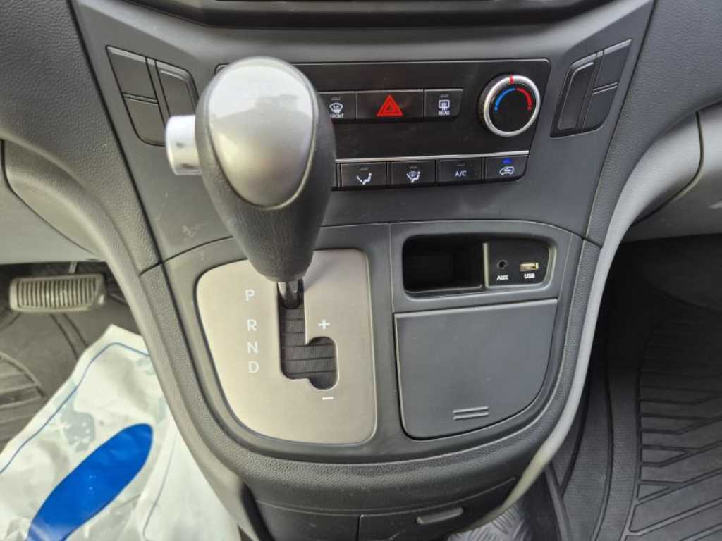 HYUNDAI Starex - Vista 12