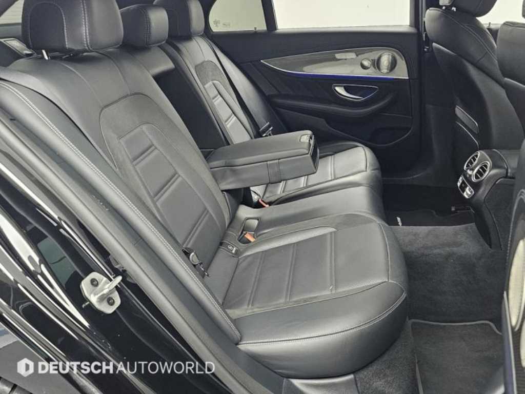 Mercedes Benz E class - Vista 12