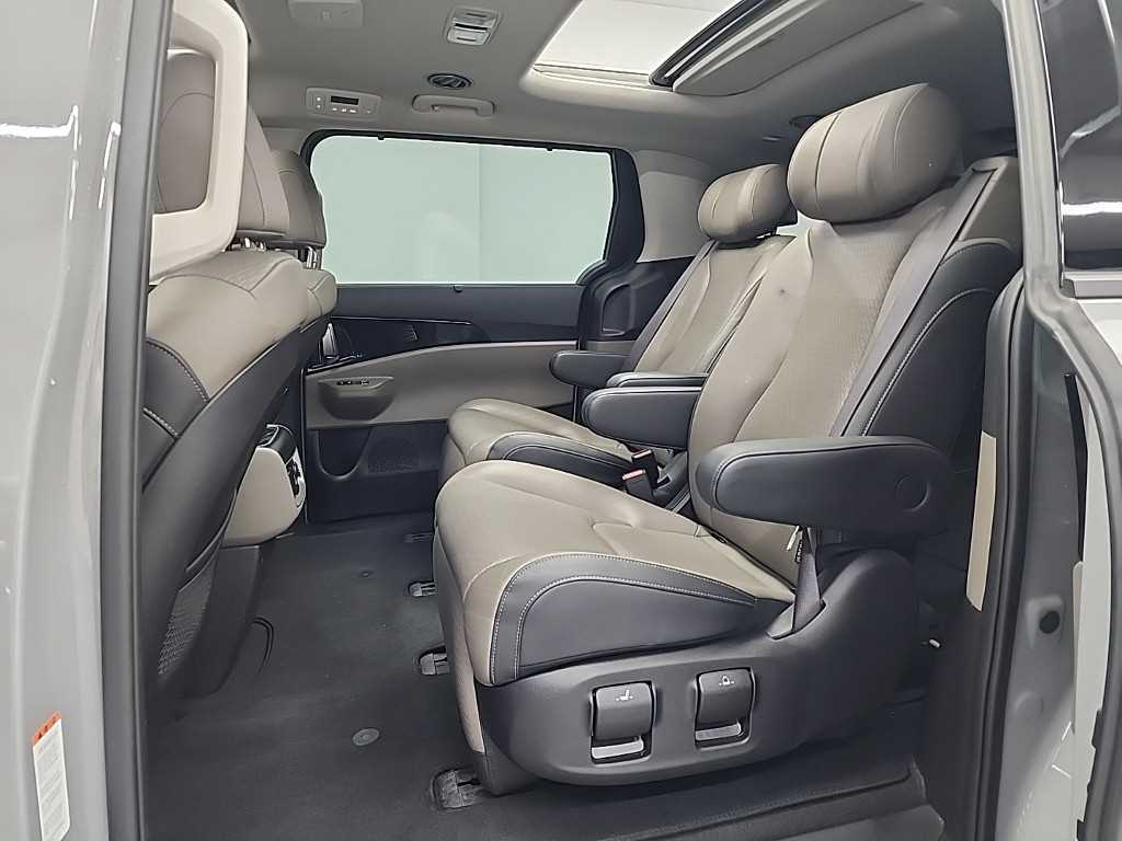 KIA Carnival - Vista 12