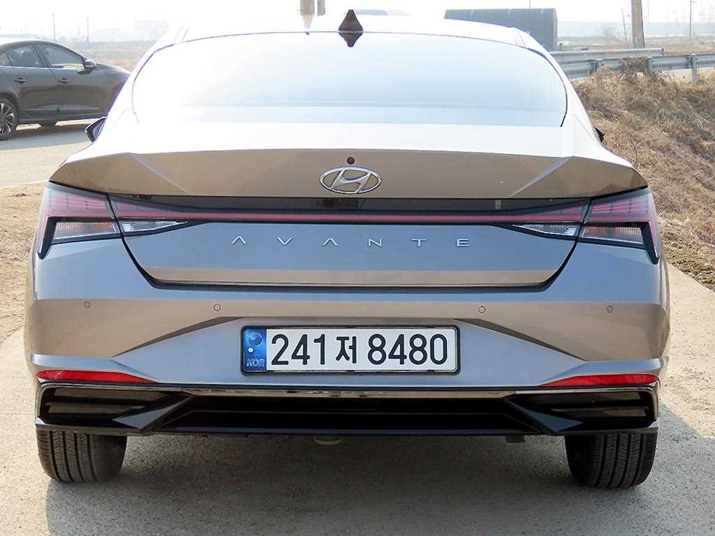 HYUNDAI Avante - Vista 4