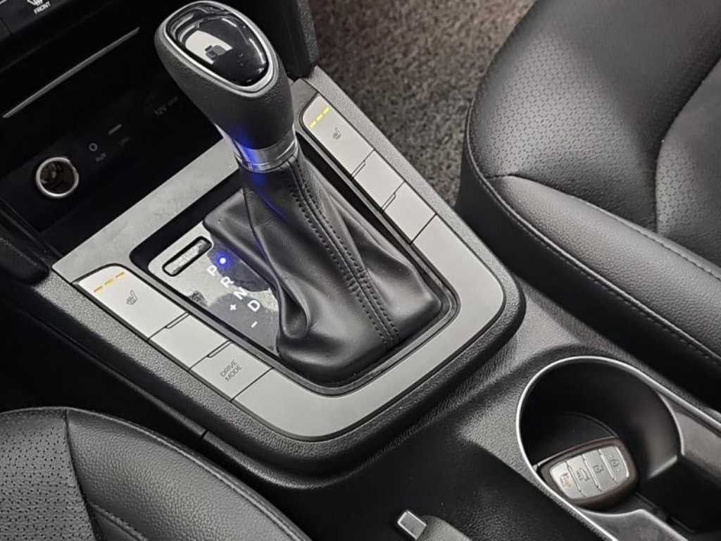 HYUNDAI Avante - Vista 11