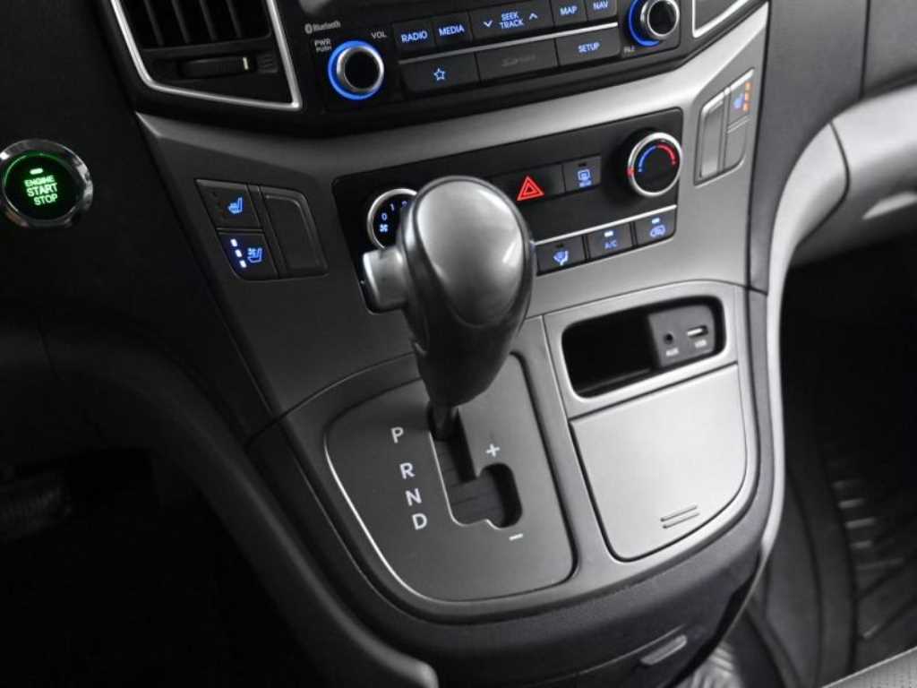 HYUNDAI Starex - Vista 9