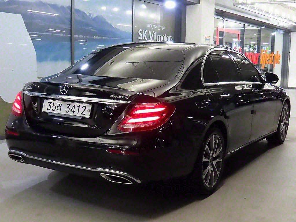 Mercedes Benz E class - Vista 4
