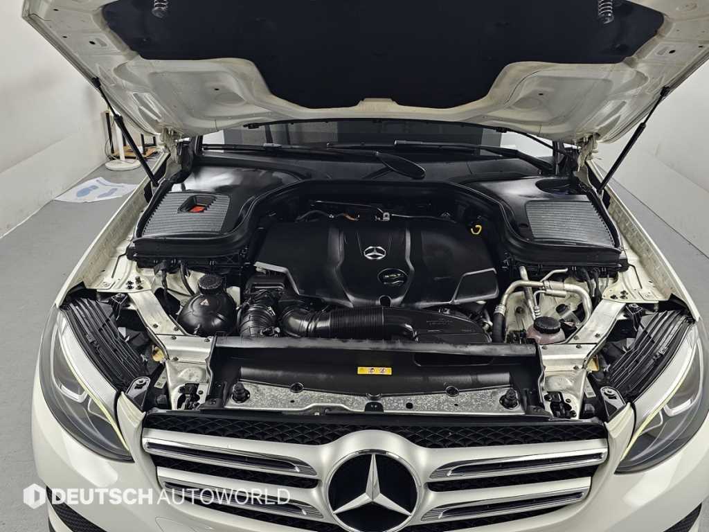 Mercedes Benz GLC Class - Vista 6