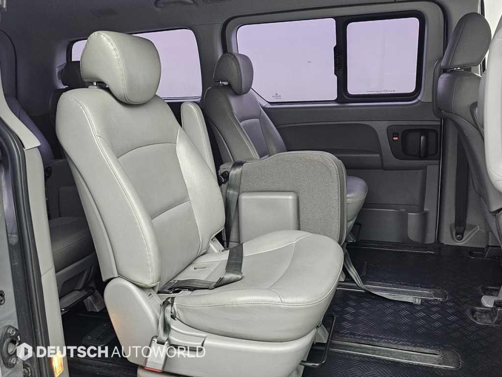 HYUNDAI Starex - Vista 12