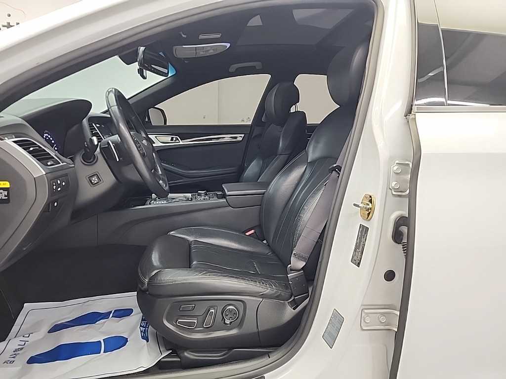 HYUNDAI Genesis - Vista 12