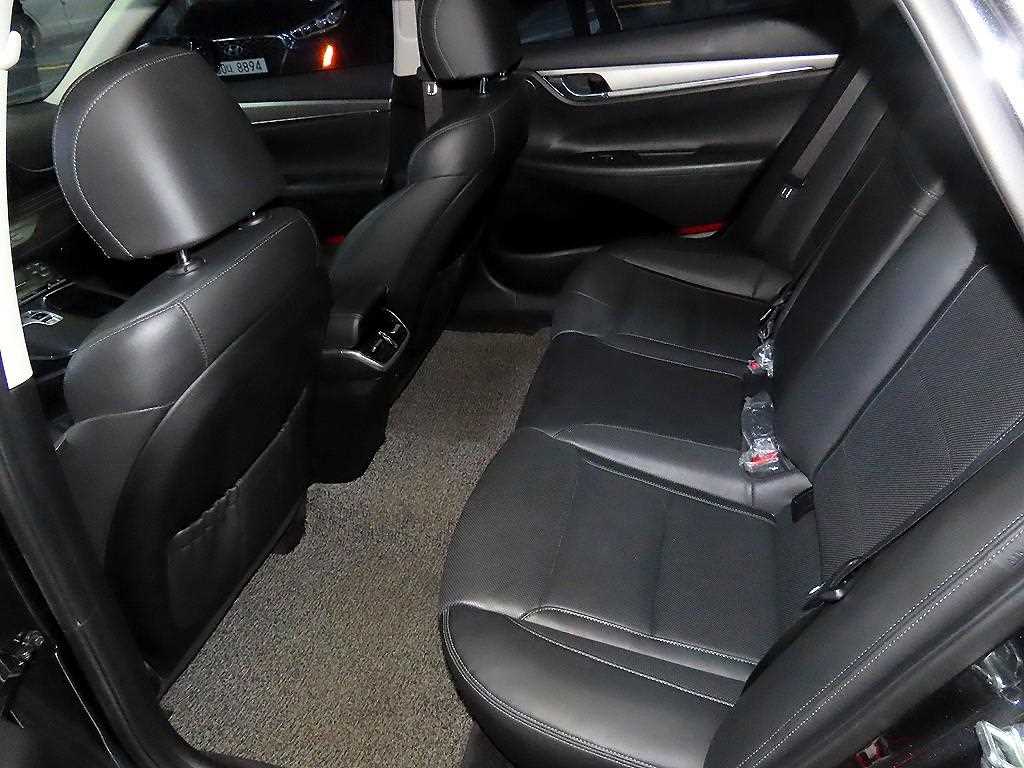 HYUNDAI Grandeur - Vista 7