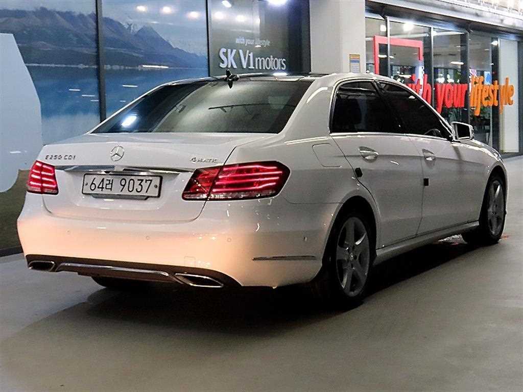 Mercedes Benz E class - Vista 4