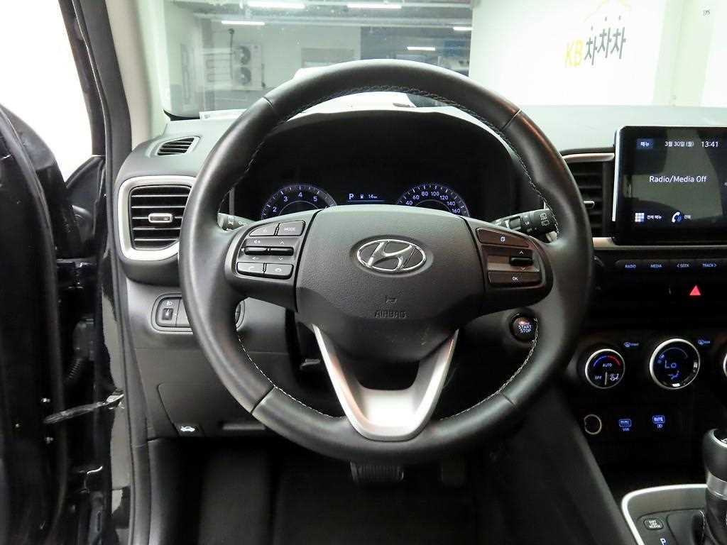 HYUNDAI Venue - Vista 8