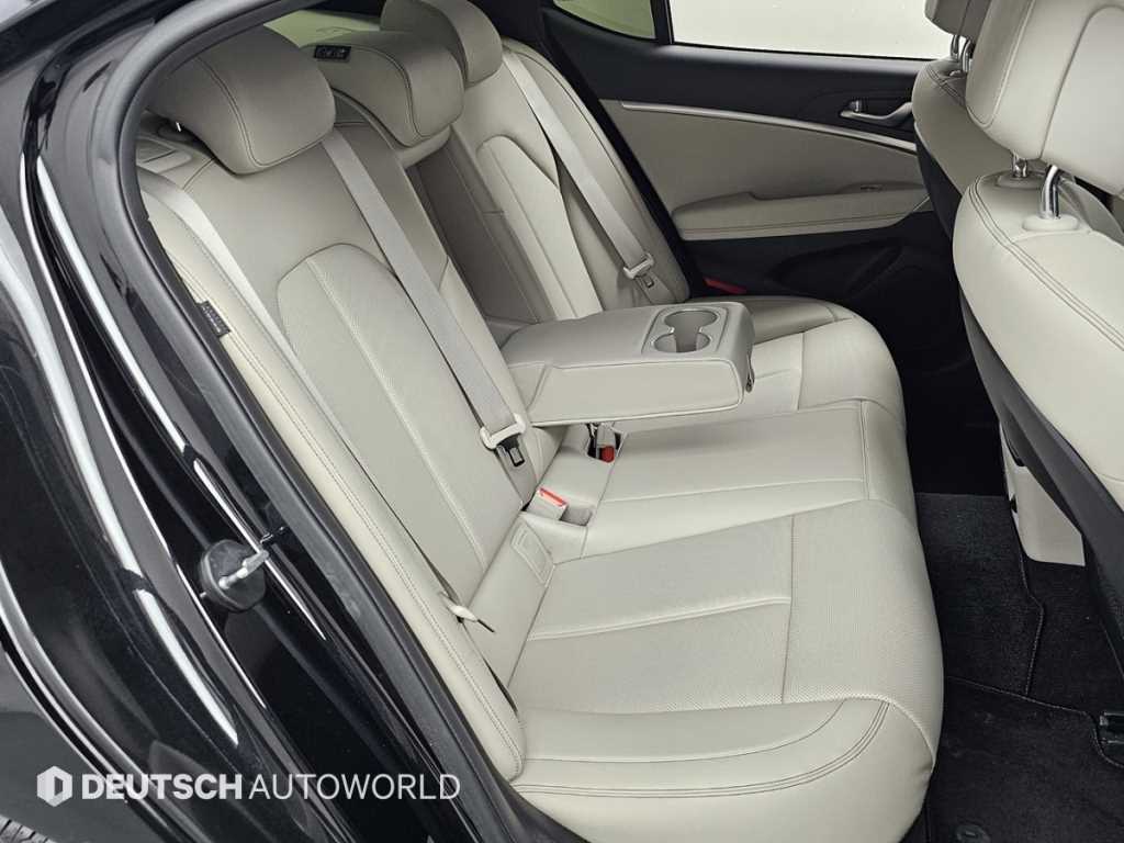 Genesis G70 - Vista 12