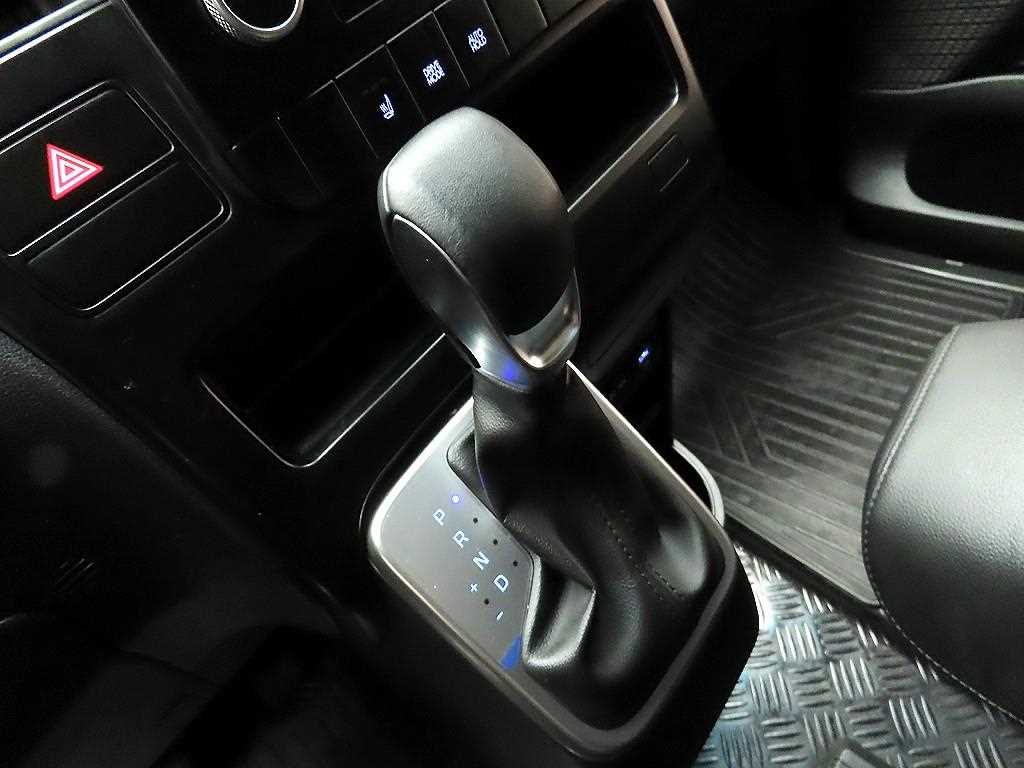 HYUNDAI Staria - Vista 10