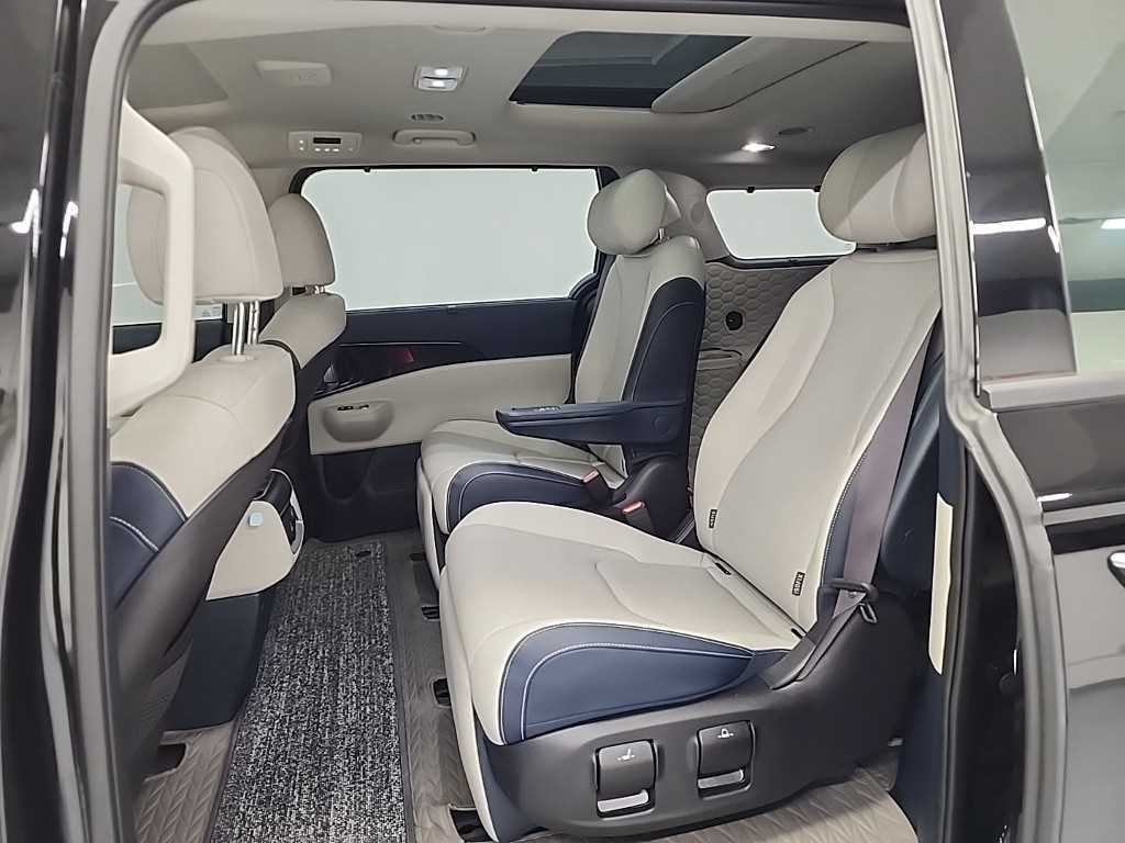 KIA Carnival - Vista 12