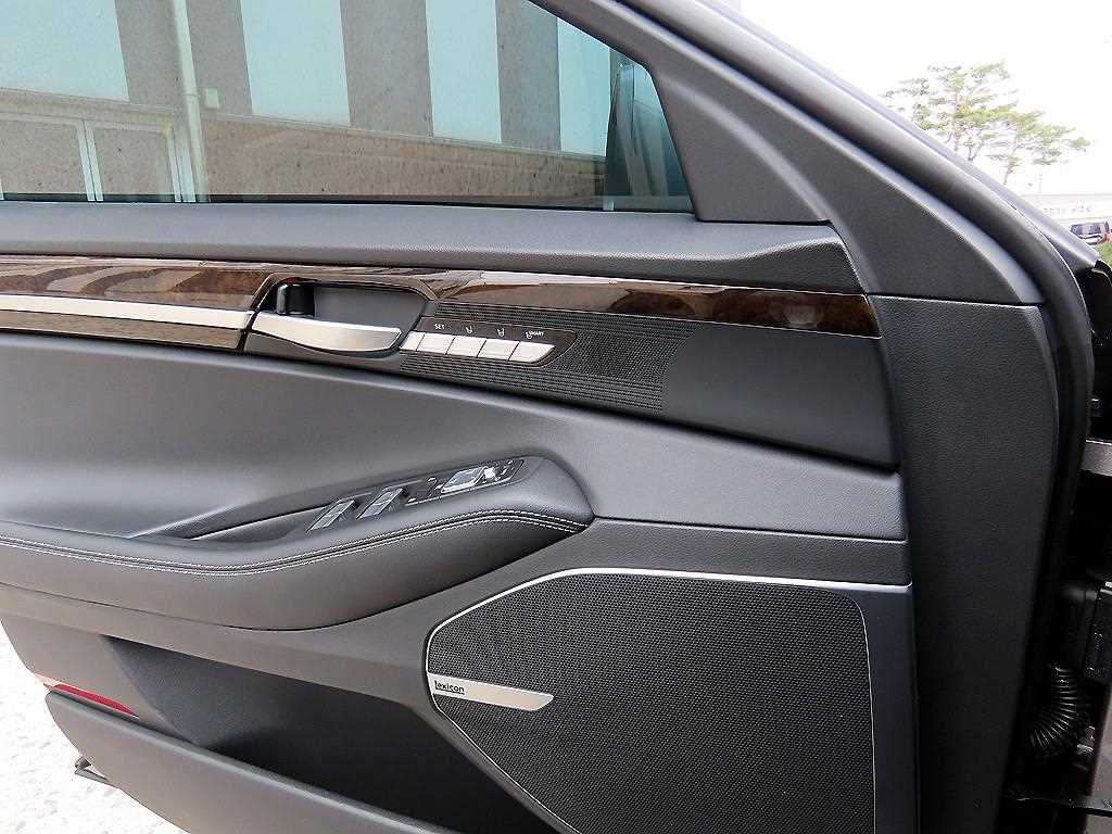 Genesis G90 - Vista 11