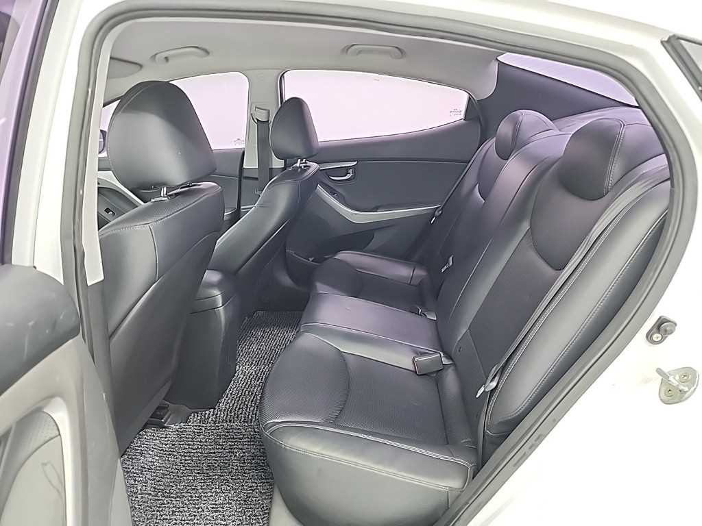 HYUNDAI Avante - Vista 12