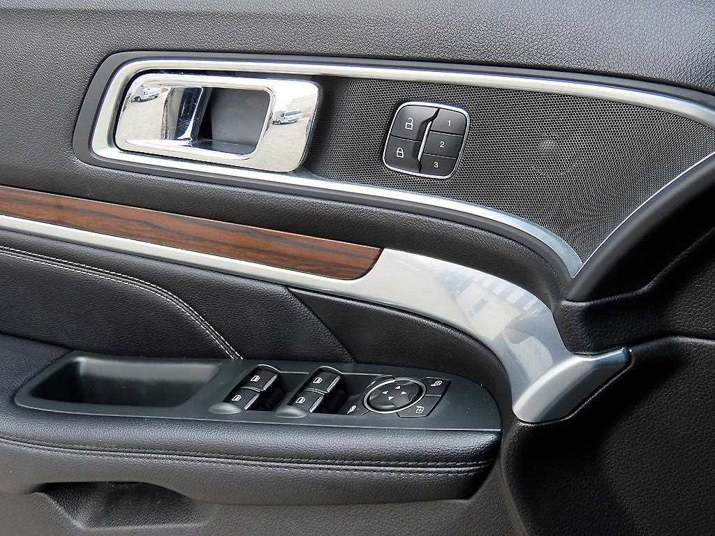 Ford Explorer - Vista 11