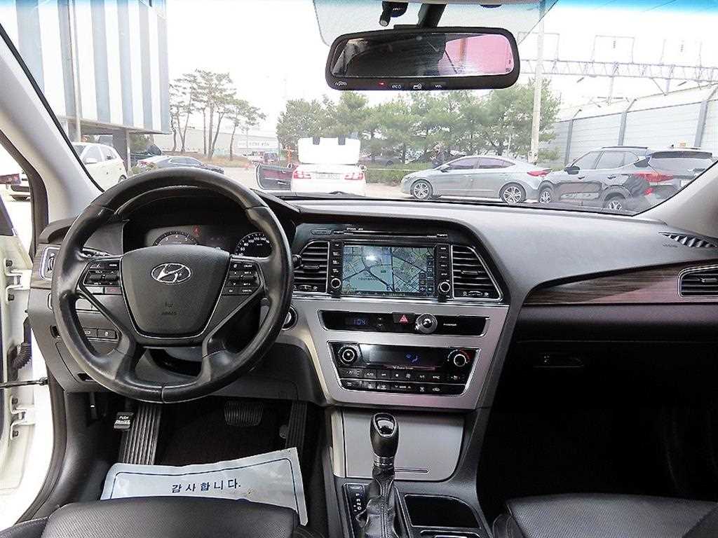 HYUNDAI Sonata - Vista 7