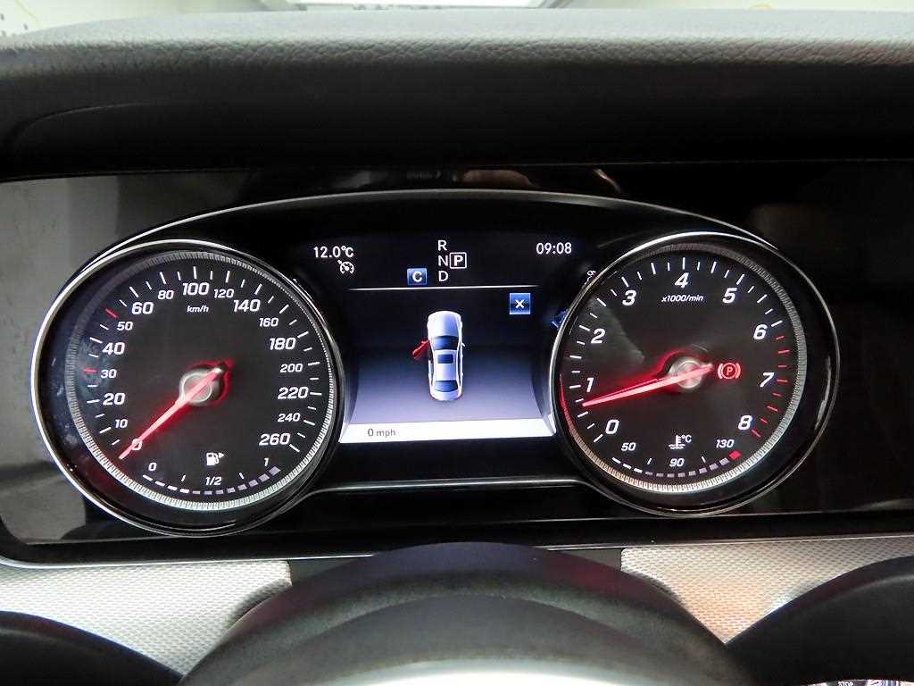 Mercedes Benz E class - Vista 5