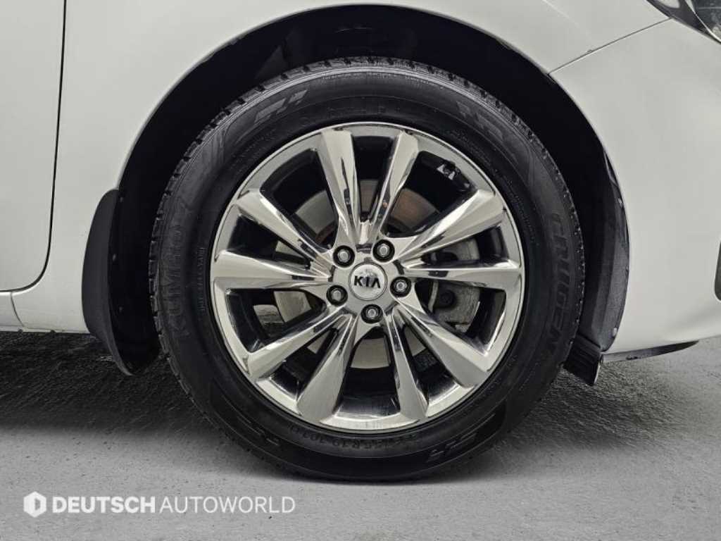 KIA Carnival - Vista 5