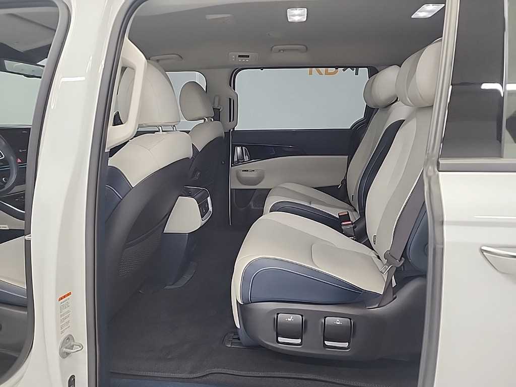 KIA Carnival - Vista 12